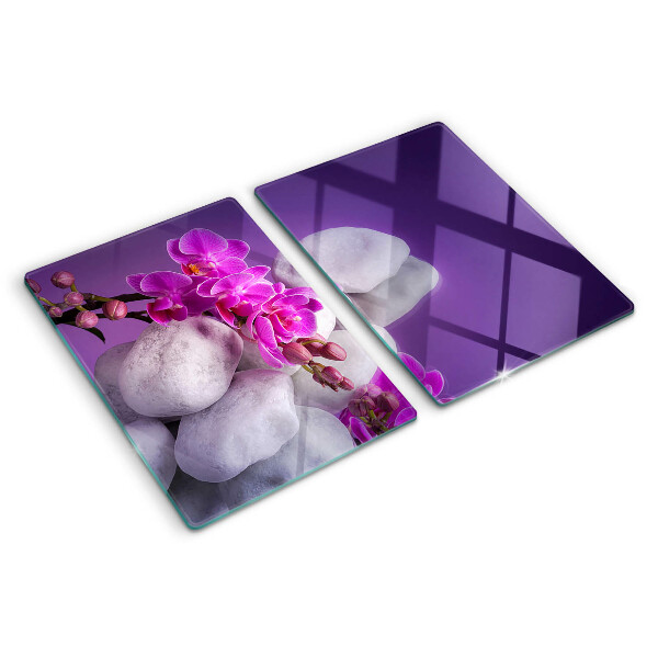 Snijplanken glas Orchideeën op een achtergrond van stenen.