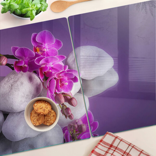 Snijplanken glas Orchideeën op een achtergrond van stenen.