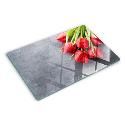 Snijplanken van glas Tulpen op een grijze achtergrond