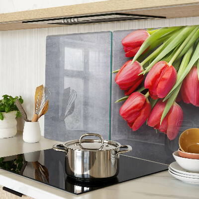 Snijplanken van glas Tulpen op een grijze achtergrond