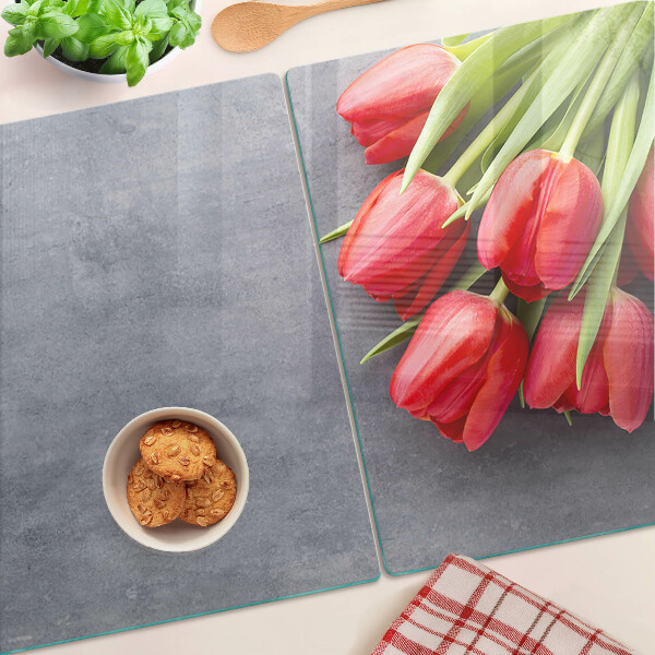 Snijplanken van glas Tulpen op een grijze achtergrond