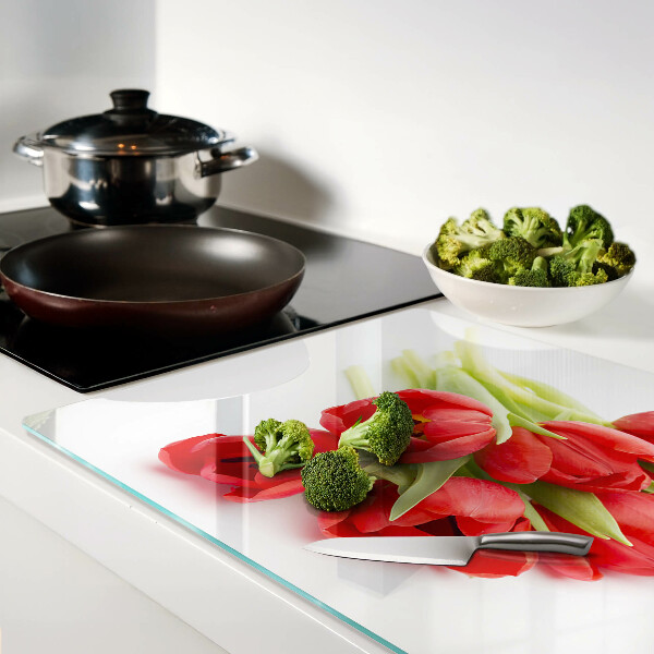 Snijplanken glas Rode tulpen op een witte achtergrond