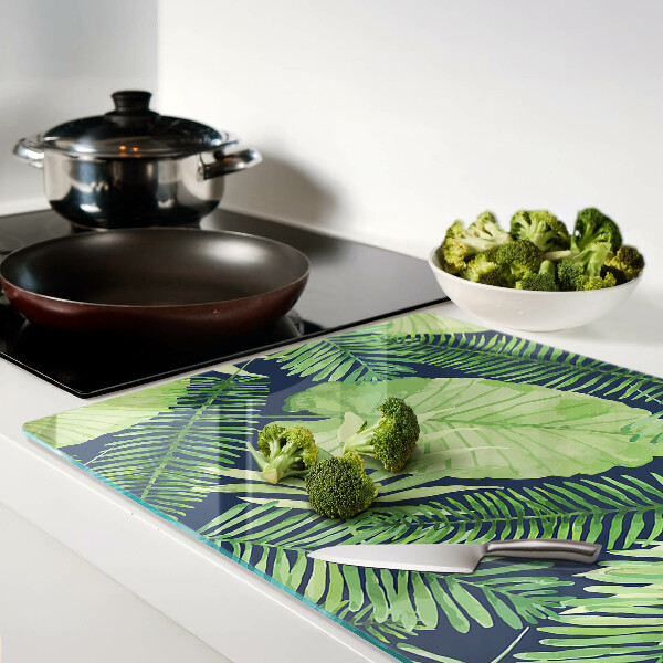 Snijplanken van glas Tropische bladeren op een donkere achtergrond