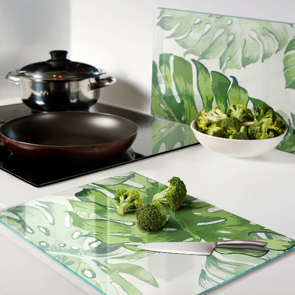 Snijplanken glas Monstera-bladeren op een lichte achtergrond