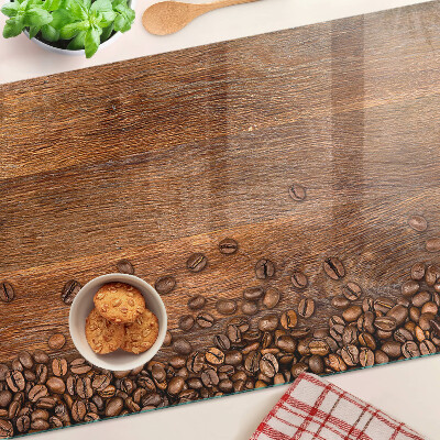 Snijplanken van glas Koffiebonen op een houten achtergrond