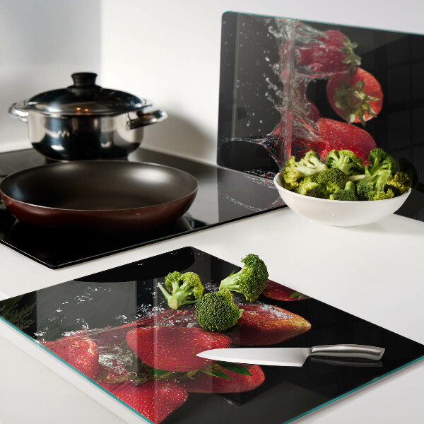 Snijplanken glas Aardbeien in water