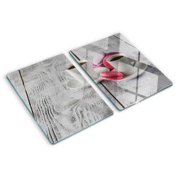 Snijplanken glas Koffie en macarons op een houten achtergrond.