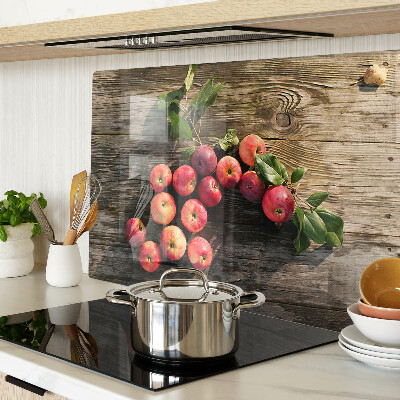 Snijplanken van glas Appels op een houten achtergrond