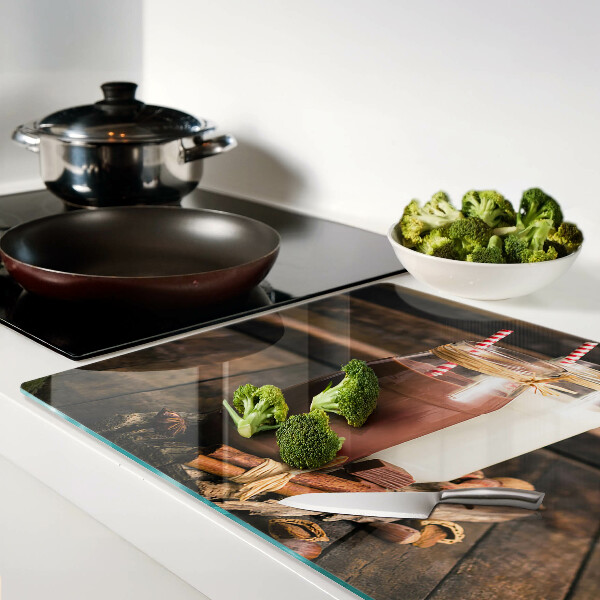 Glazen snijplanken Potten met drankjes op een houten achtergrond