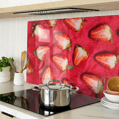 Snijplanken van glas Aardbeien op een roze achtergrond