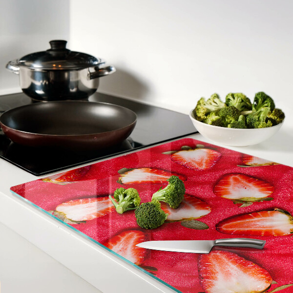 Snijplanken van glas Aardbeien op een roze achtergrond