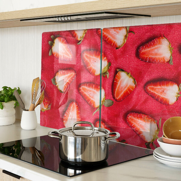 Snijplanken van glas Aardbeien op een roze achtergrond