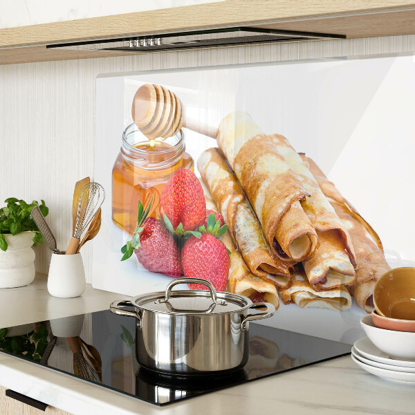 Snijplanken van glas Pannenkoeken met honing en aardbeien