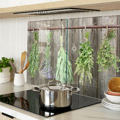 Snijplanken van glas Kruiden op een houten achtergrond