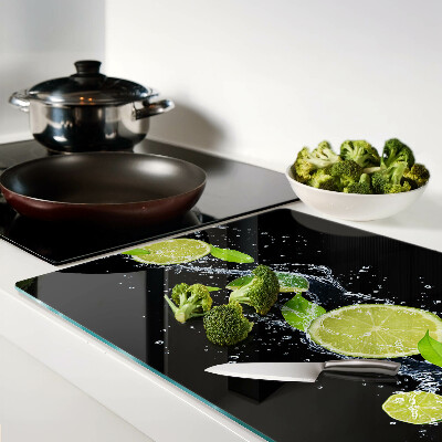 Snijplanken van glas Citroenen in water met muntblaadjes