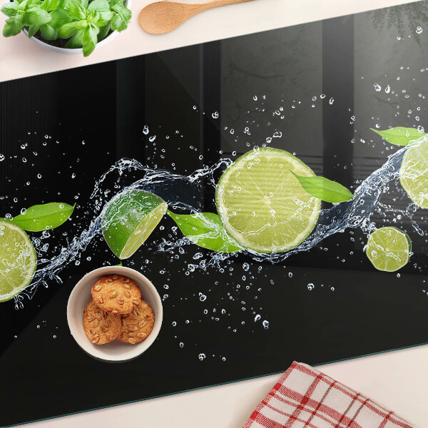 Snijplanken van glas Citroenen in water met muntblaadjes