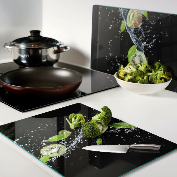 Snijplanken glas Kiwi in water met bladeren