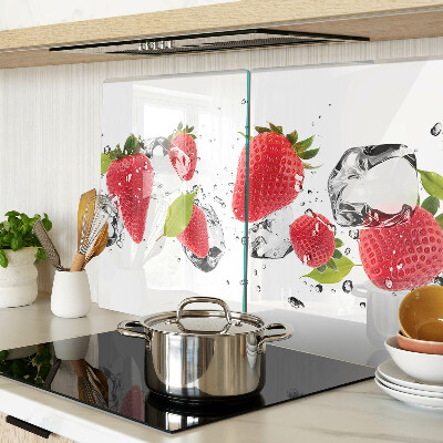 Snijplanken van glas Aardbeien met ijs