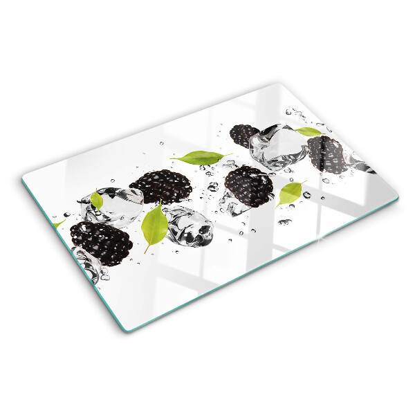 Snijplanken van glas Frambozen met blaadjes en waterdruppels