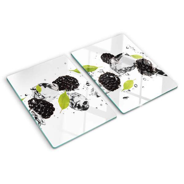 Snijplanken van glas Frambozen met blaadjes en waterdruppels