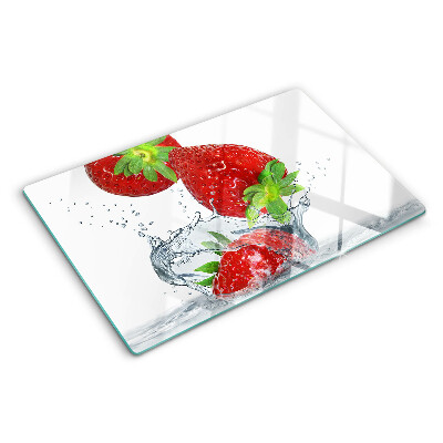 Snijplanken van glas Aardbeien in water