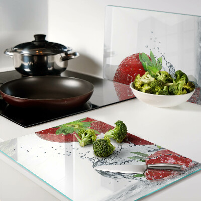 Snijplanken van glas Aardbeien in water