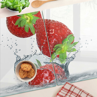 Snijplanken van glas Aardbeien in water