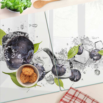 Snijplanken glas Pruimen in water met bladeren