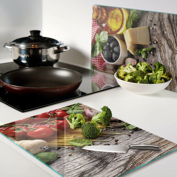 Glazen snijplanken Italiaanse gerechten met pasta en groenten