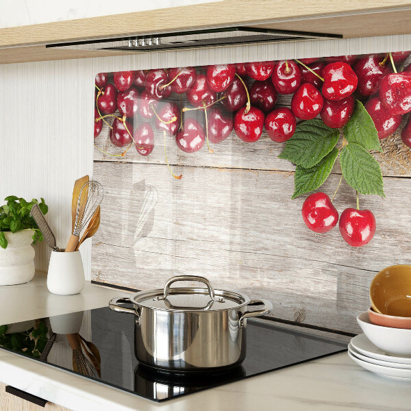 Snijplanken van glas Kersen op een houten achtergrond