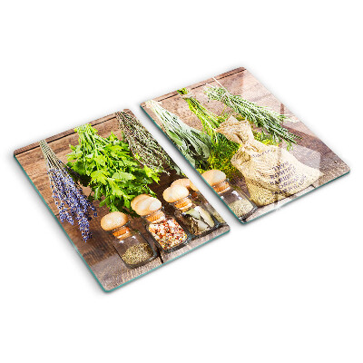 Snijplanken van glas Kruiden en specerijen op een houten achtergrond