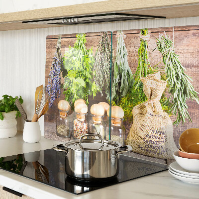 Snijplanken van glas Kruiden en specerijen op een houten achtergrond