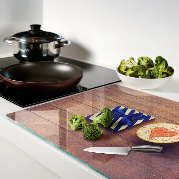 Glazen snijplanken Een cadeautje met een hartje op een beker.