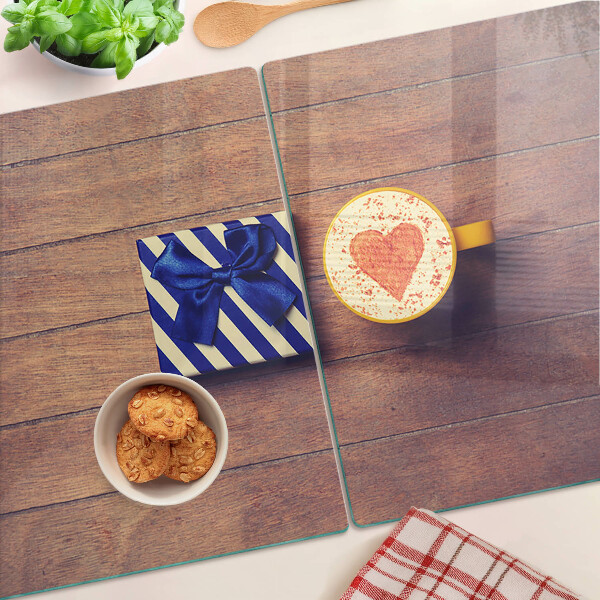 Glazen snijplanken Een cadeautje met een hartje op een beker.