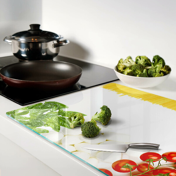 Snijplanken van glas Pasta met kruiden en tomaten