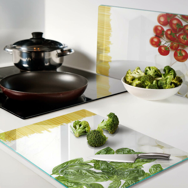 Snijplanken van glas Pasta met kruiden en tomaten