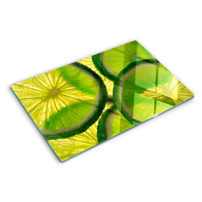 Snijplanken glas Limoenschijfjes op een groene achtergrond