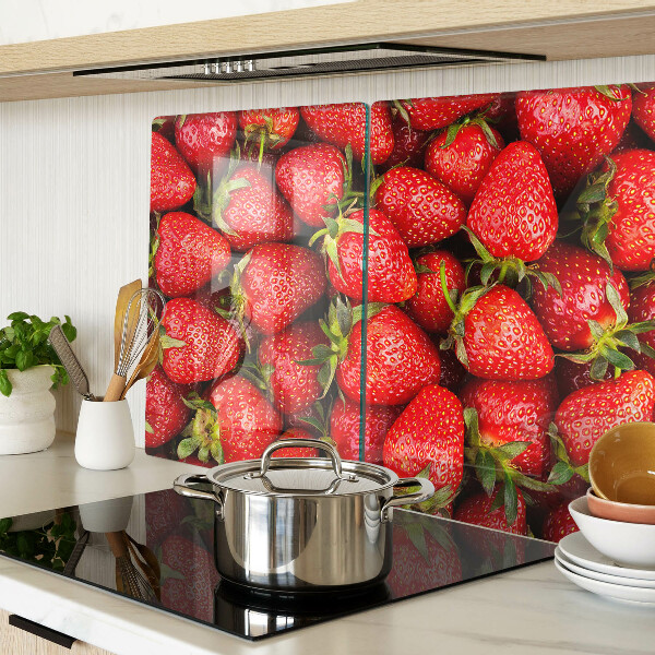 Snijplanken glas Aardbeien op een rode achtergrond