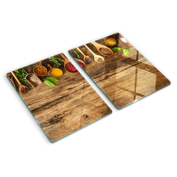 Snijplanken glas Specerijen en kruiden op een houten achtergrond