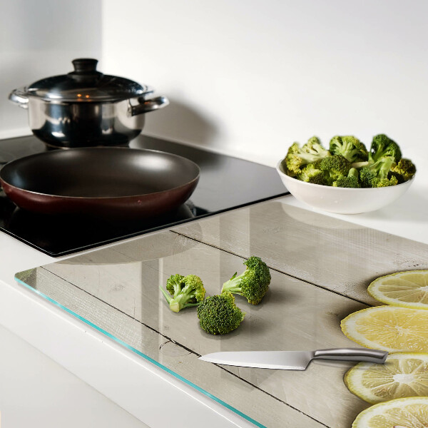 Snijplanken glas Citroenschijfjes op een houten achtergrond