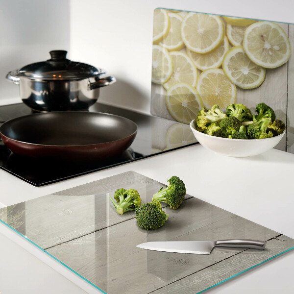 Snijplanken glas Citroenschijfjes op een houten achtergrond