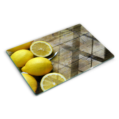 Snijplanken glas Citroenen op een houten achtergrond