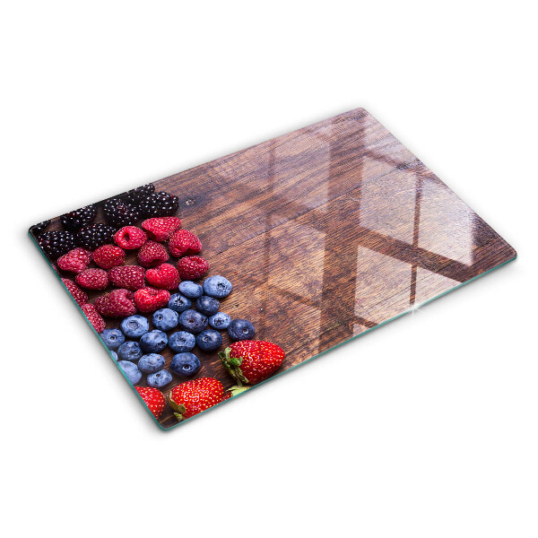 Glazen snijplanken Bosvruchten op een houten achtergrond