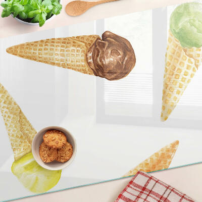 Snijplanken glas IJs in een wafelhoorntje