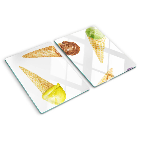 Snijplanken glas IJs in een wafelhoorntje