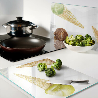 Snijplanken glas IJs in een wafelhoorntje