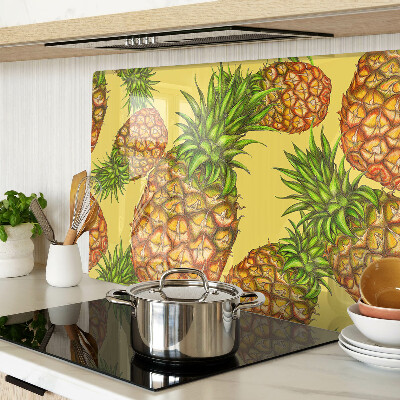 Snijplanken glas Ananassen op een gele achtergrond