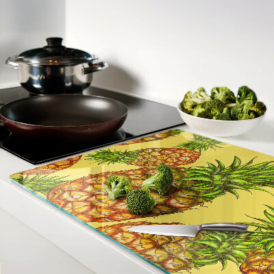 Snijplanken glas Ananassen op een gele achtergrond