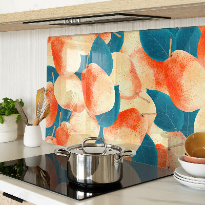 Glazen snijplanken Perziken tegen een achtergrond van bladeren