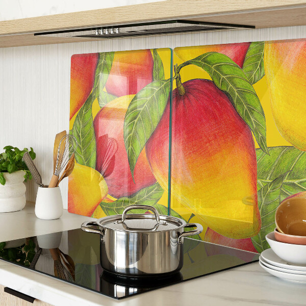 Snijplanken van glas Paprika's tegen een achtergrond van groene bladeren